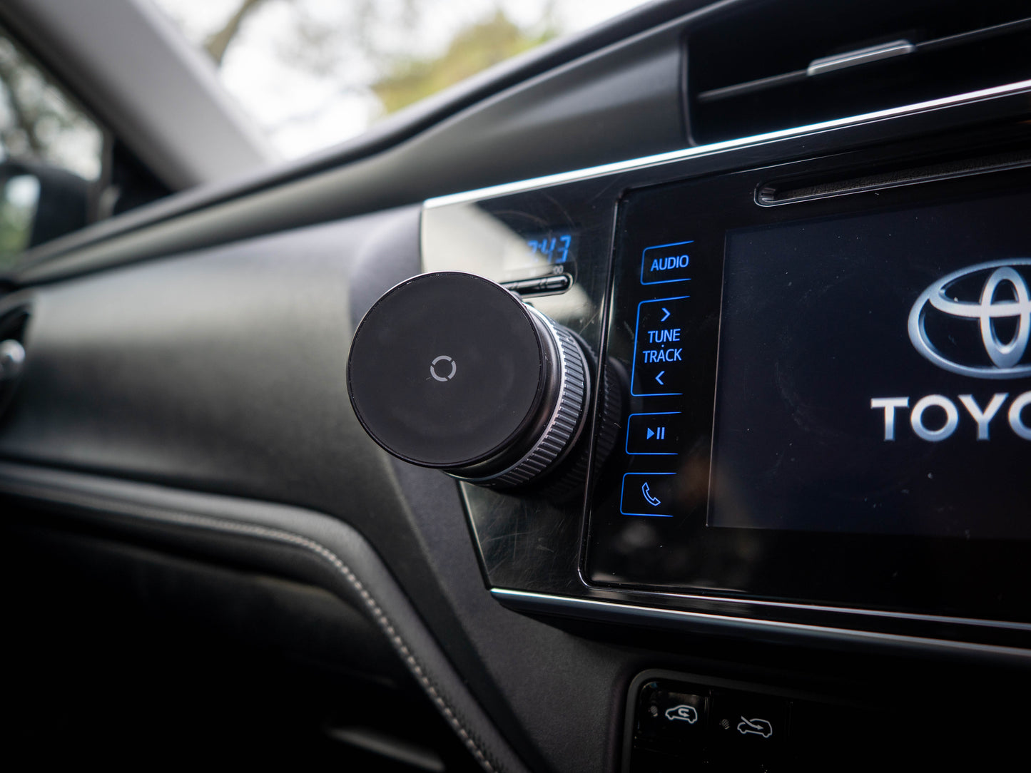 Magnetic Vacuum Phone Mount